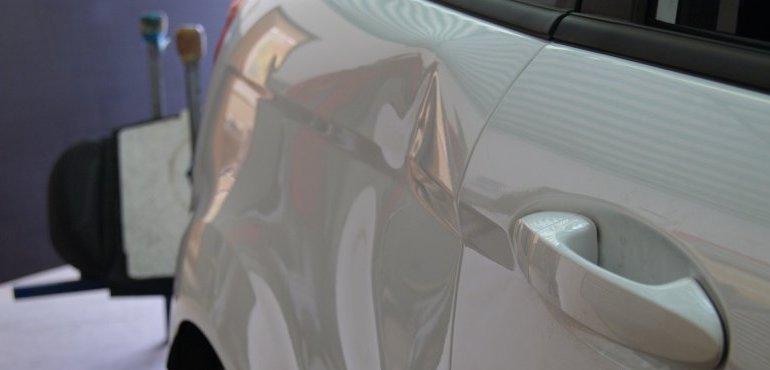 ford fiesta z uszkodzeniem