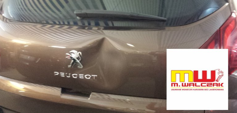 bagażnik auta z wgnieceniem