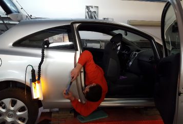 naprawa wgniecenia w samochodzie