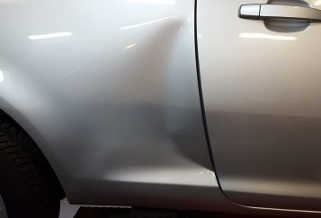 wgniecenie-w-samochodzie